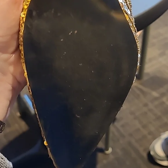Gorgeous Cabarros gold sequin pumps with approximately 2" satin heels. Size 9.5B - Picture 5 of 9
